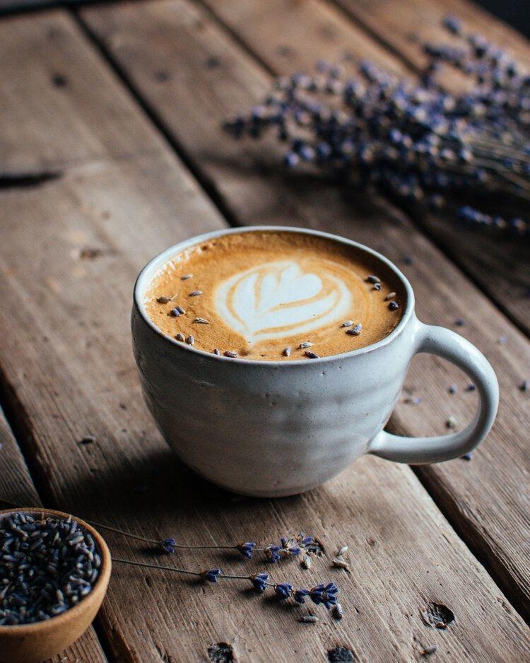 SEASONAL LATTE.