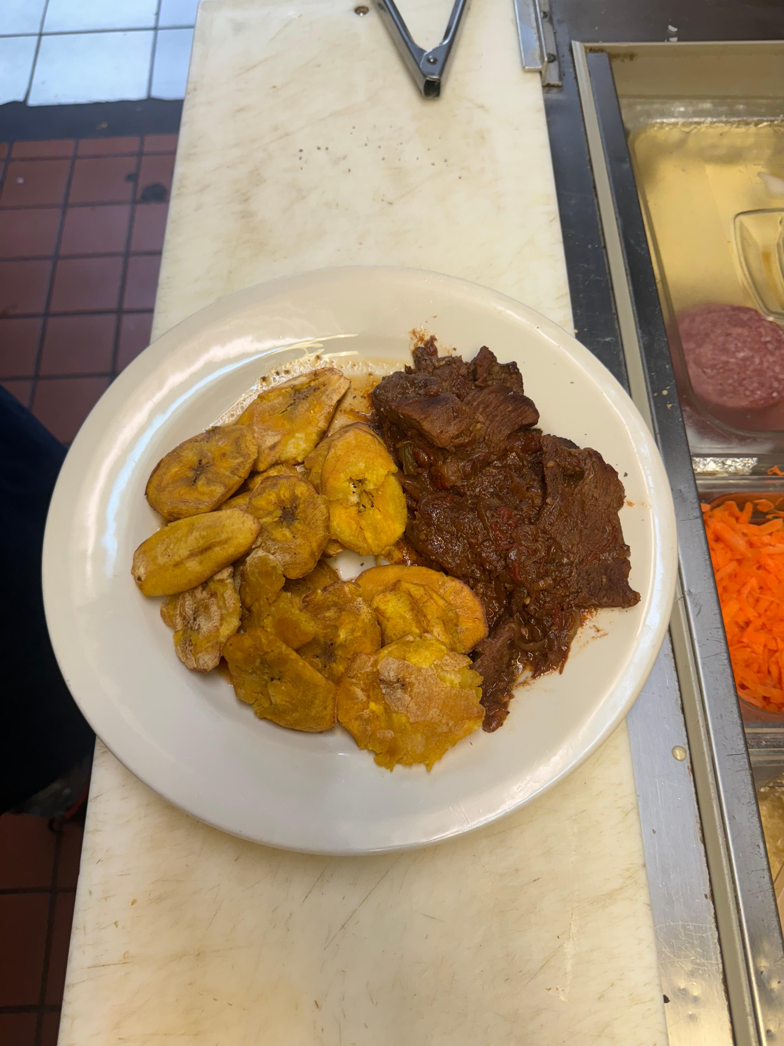 Carnes de Red Guisada - Beef Meat in Marinara Sauce.