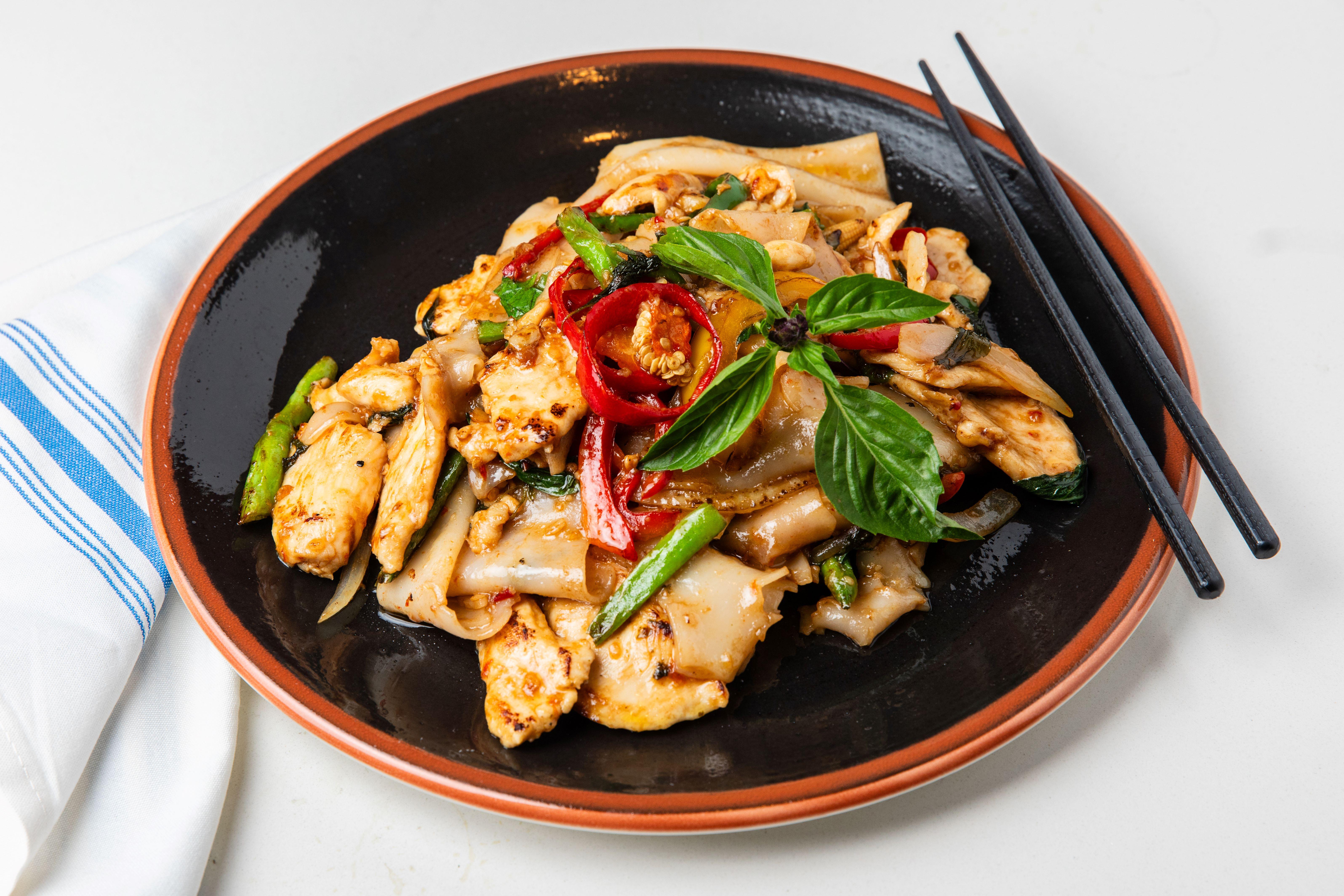Pad Kee Mao (Drunken Noodles).