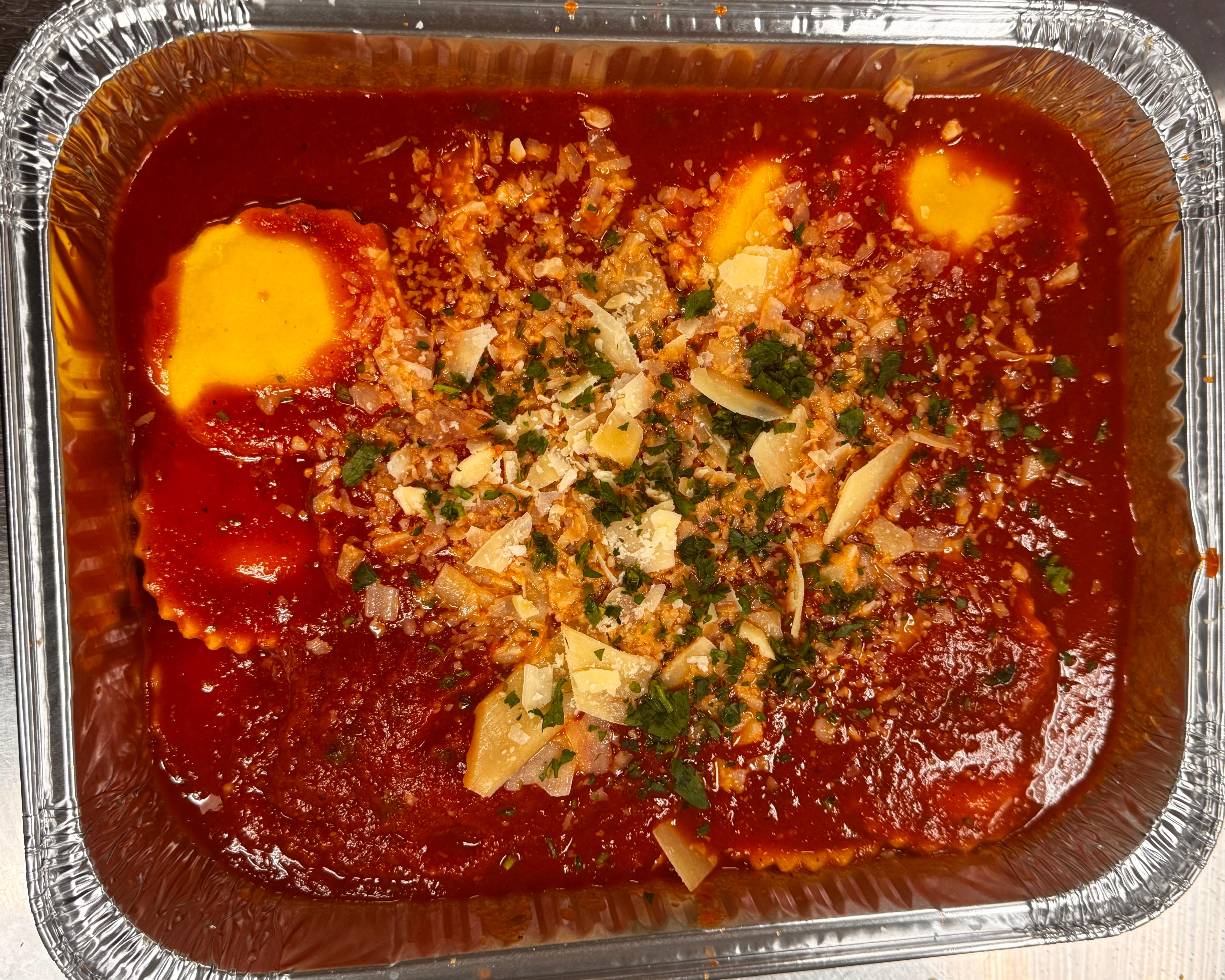 Cheese Ravioli with Marinara Tray (32).