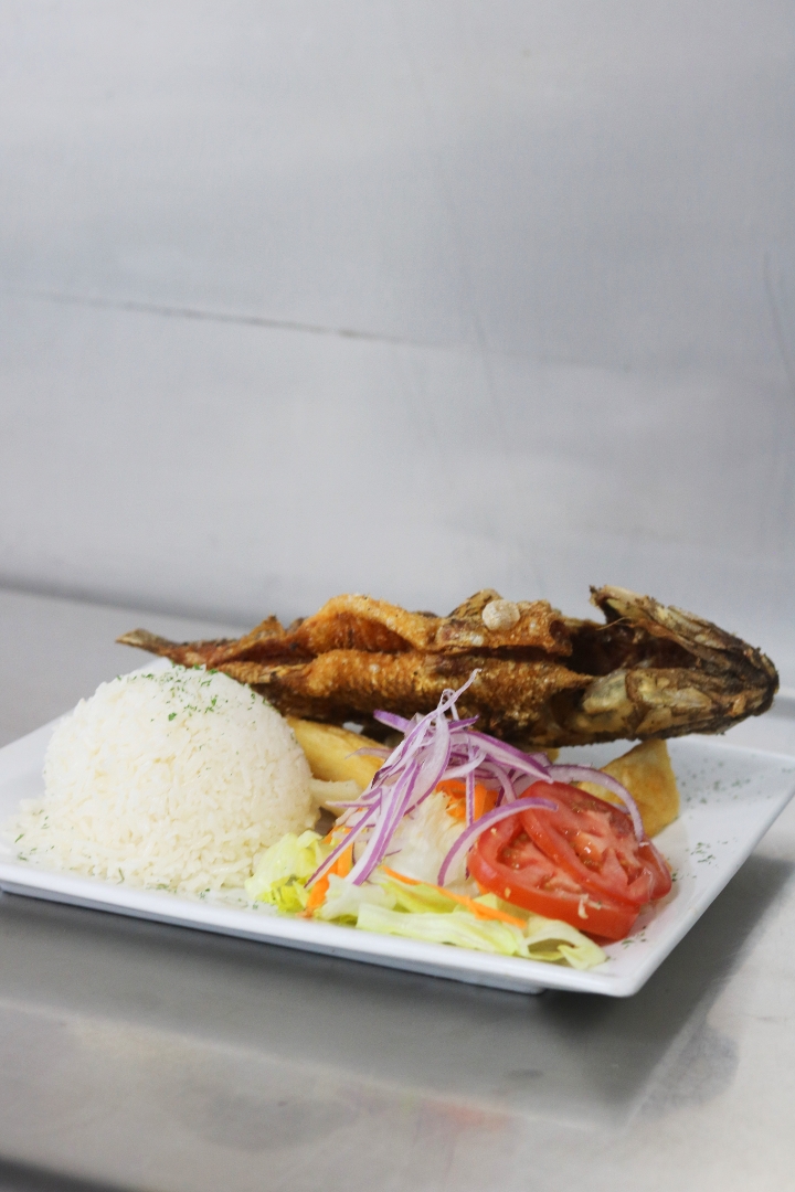 Bowl 20 - Mojarra Entero Frito.