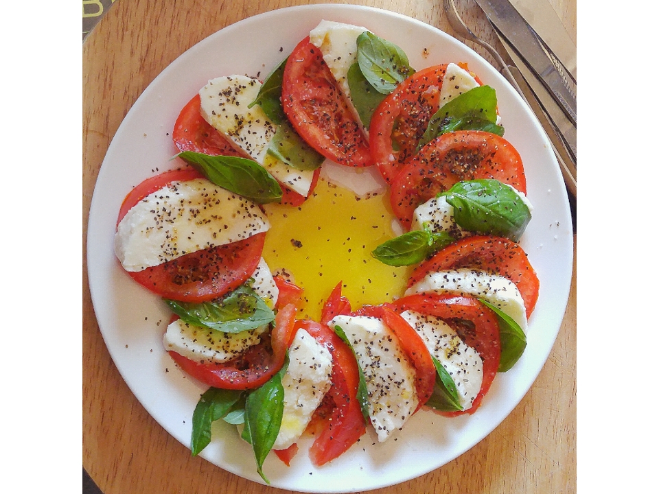 Full Fresh Mozzarella with Basil.