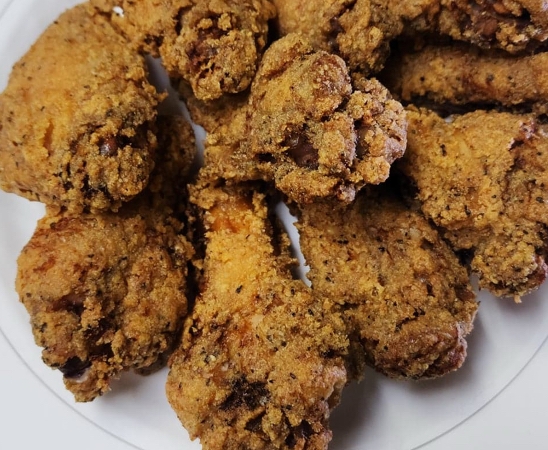 10 Fried Wings (Seasoned & Battered).