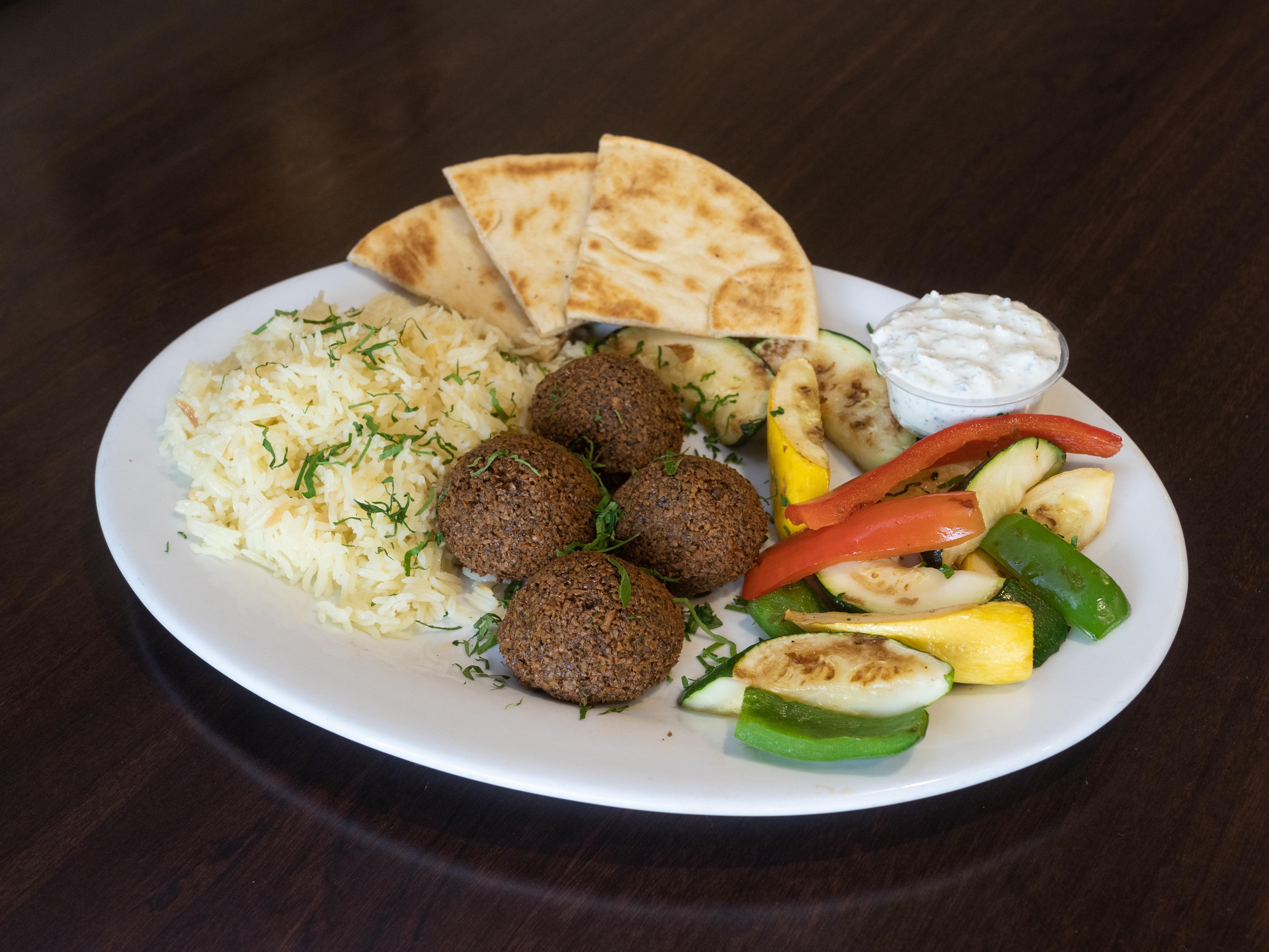 Falafel Plate (vegetarian).