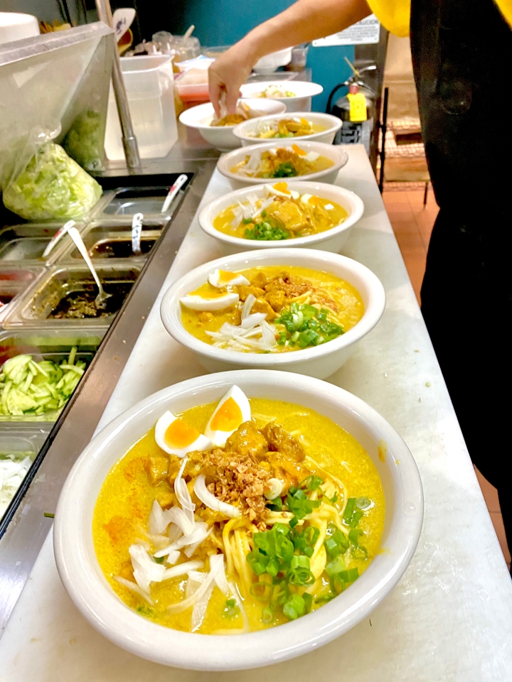 Coconut Chicken Noodle Soup (OhnNohKhohSwae) အုန်းနို့ခေါက်ဆွဲ.