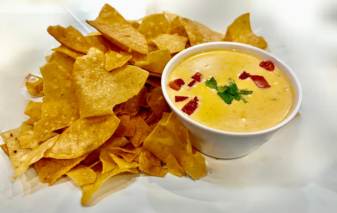 🌮 - Queso & Chips.