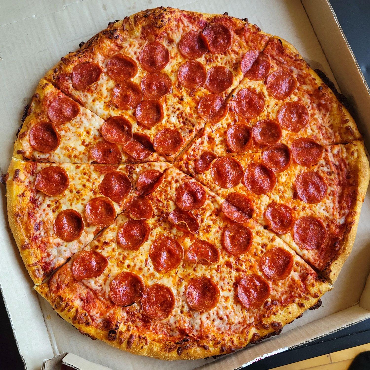 Medium 2 Topping and 6 Wings.