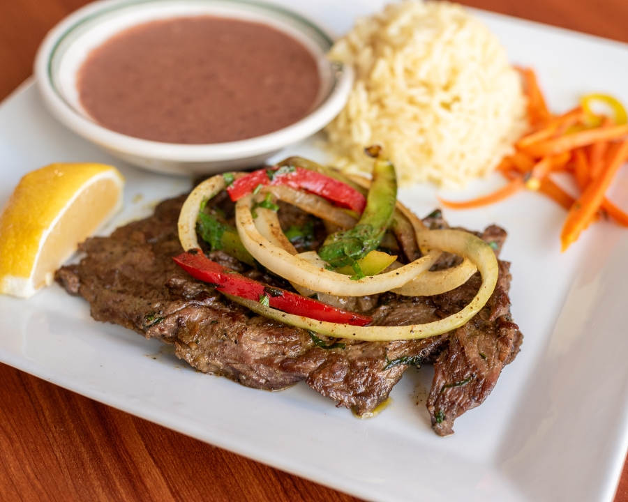 Bistec Encebollado.