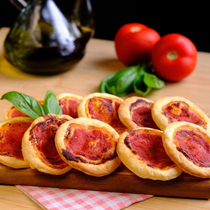Mixed Baby Pizza Platter.