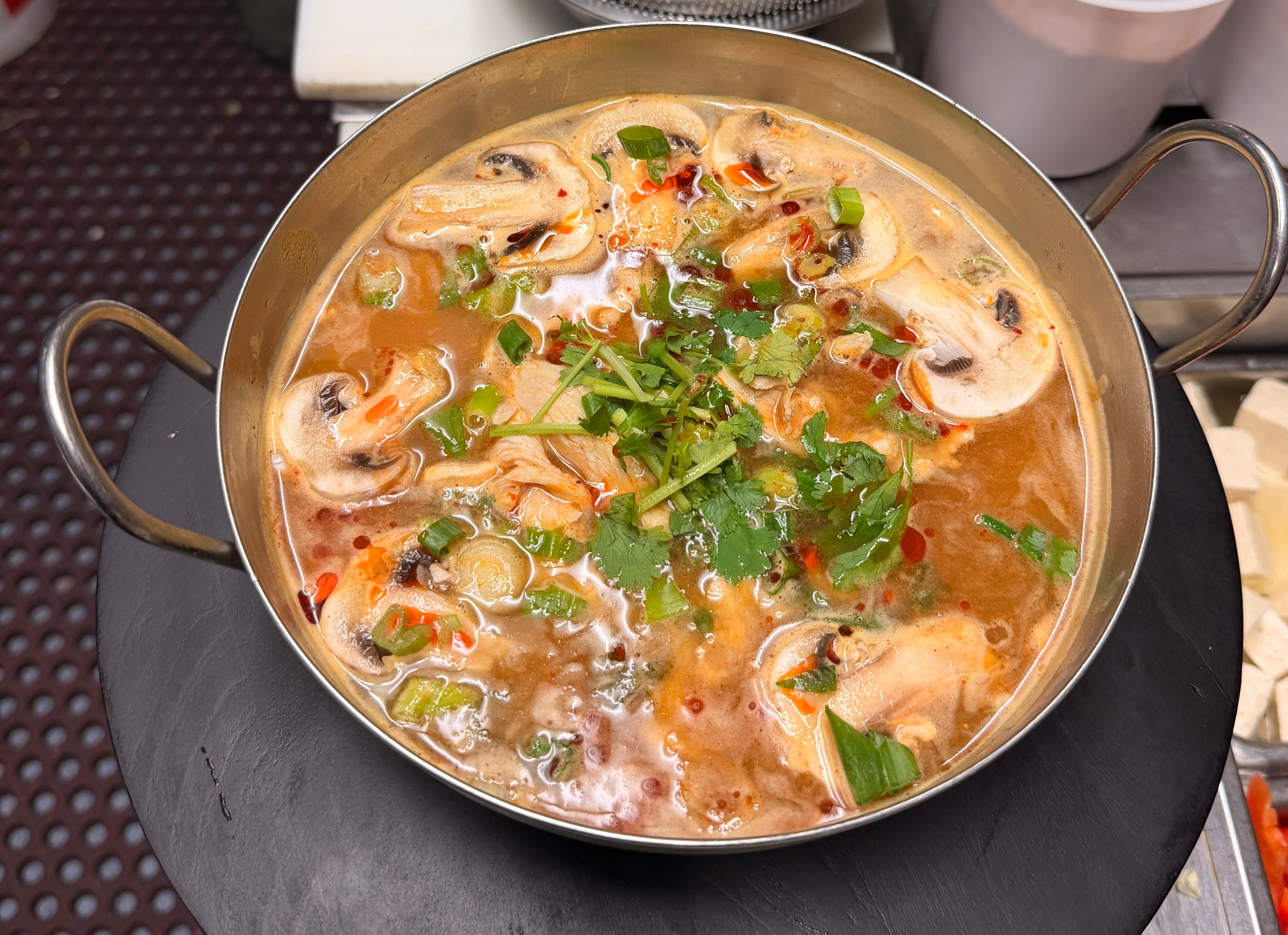 #18 Tom Yum (Large 32 Oz.).
