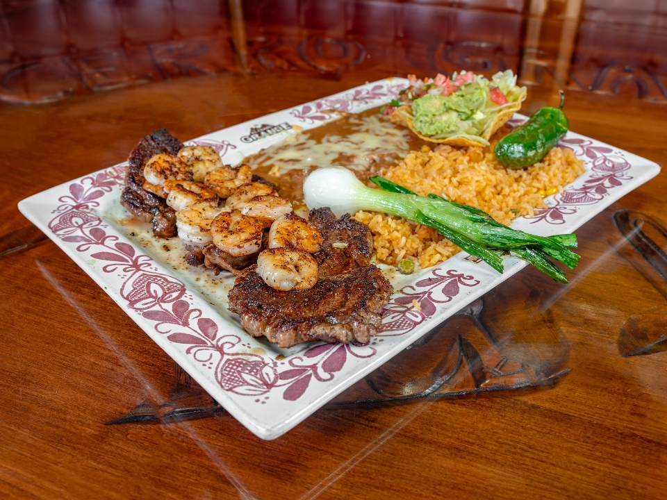 Carne y Camarones.