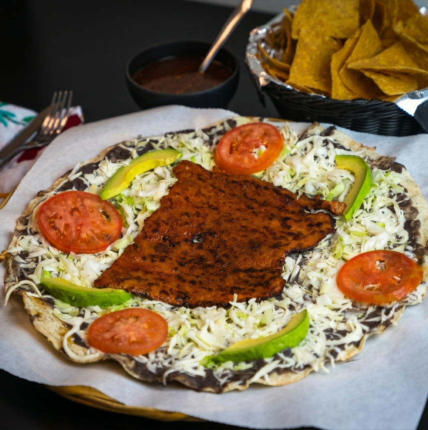 Tlayuda cecina.