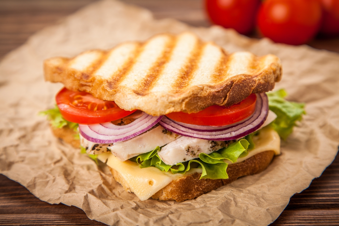 GRILLED CHICKEN SANDWICH.