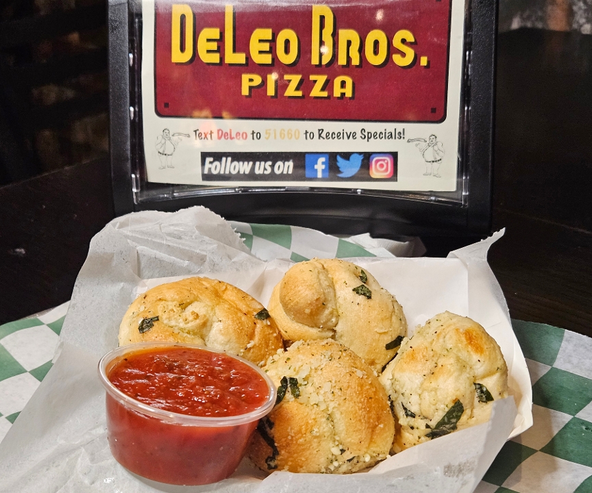GARLIC KNOTS (6).