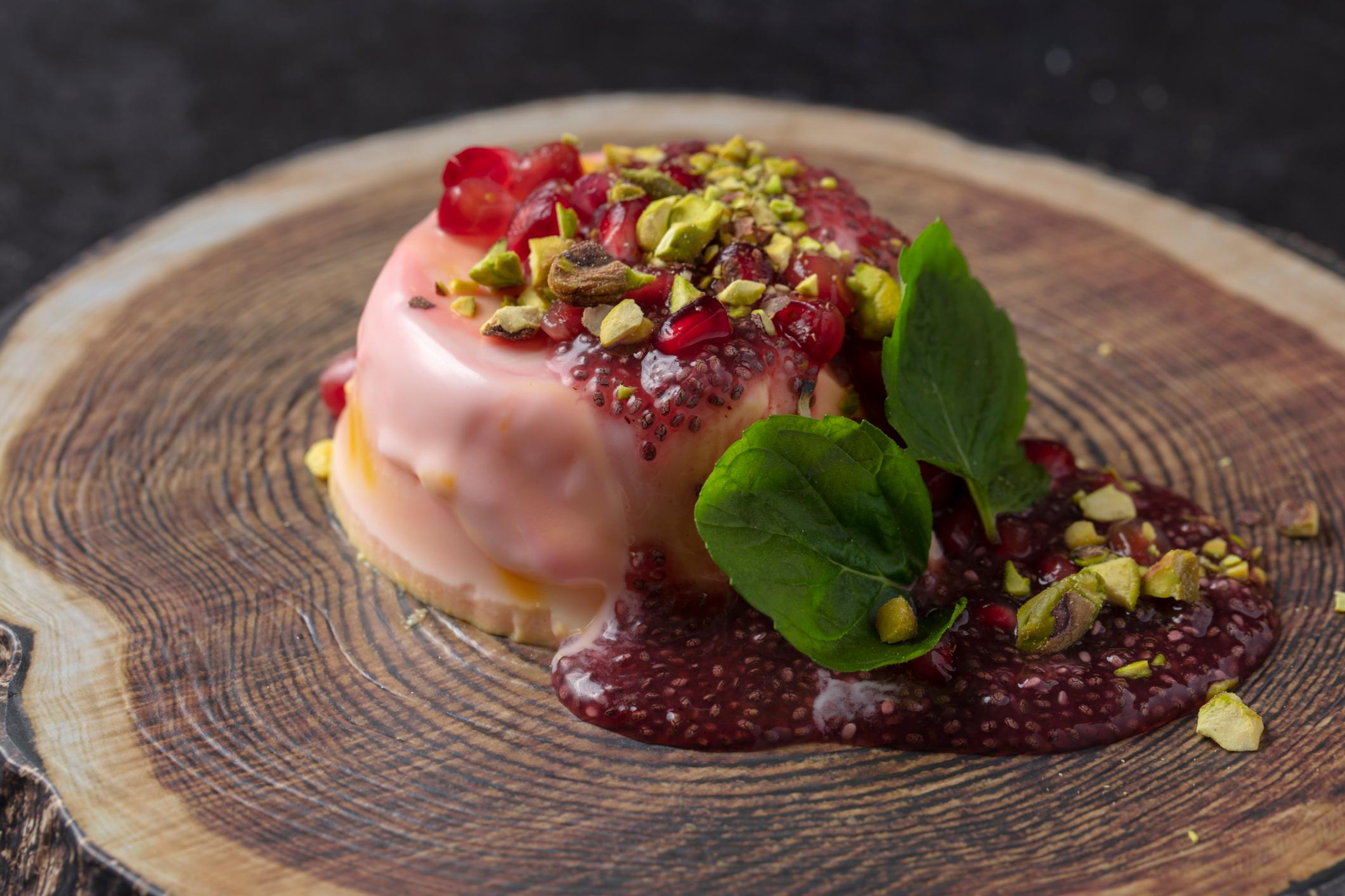 Saffron & Rose Panna Cotta (G).