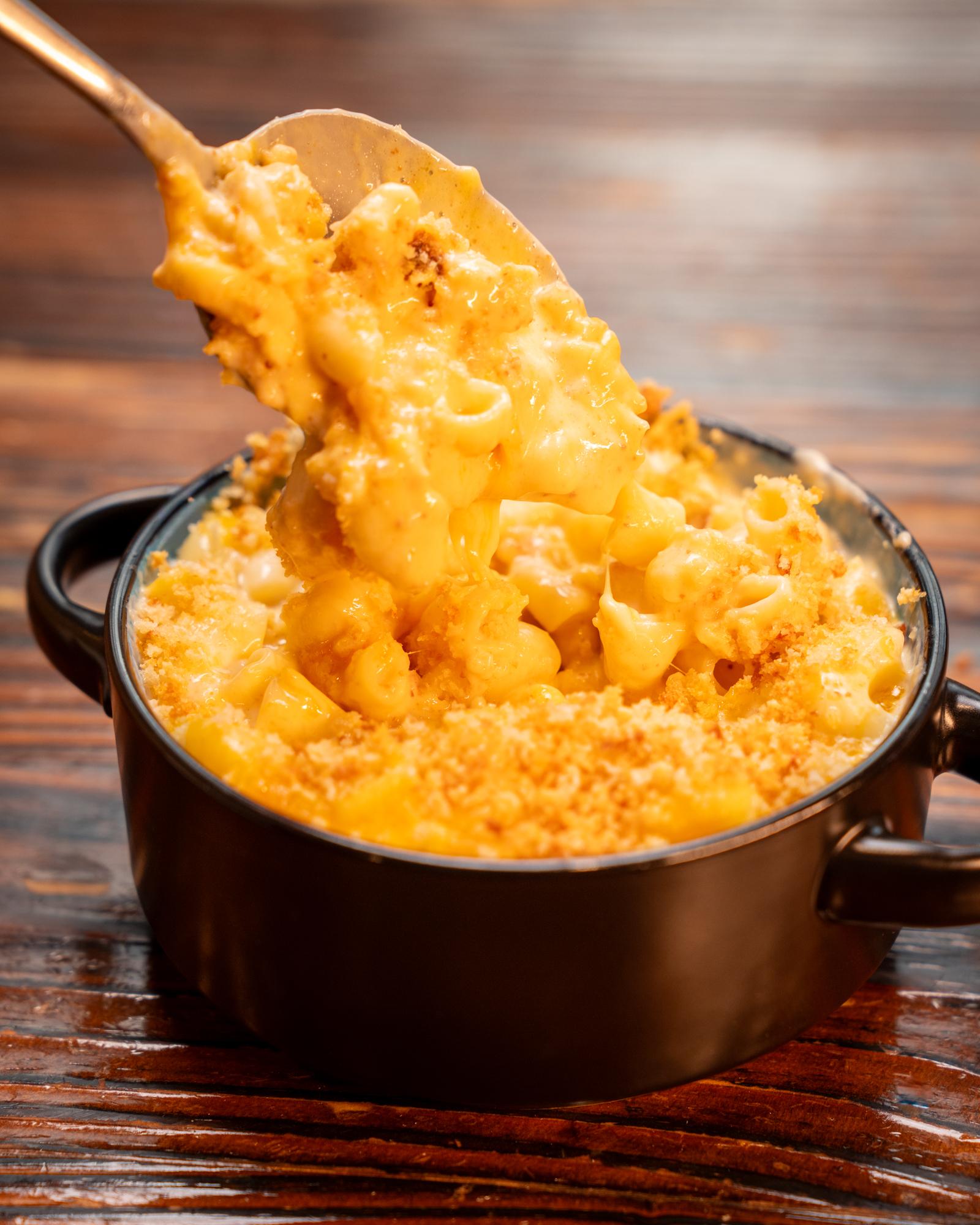 NOEL'S SMOKED GOUDA MAC.