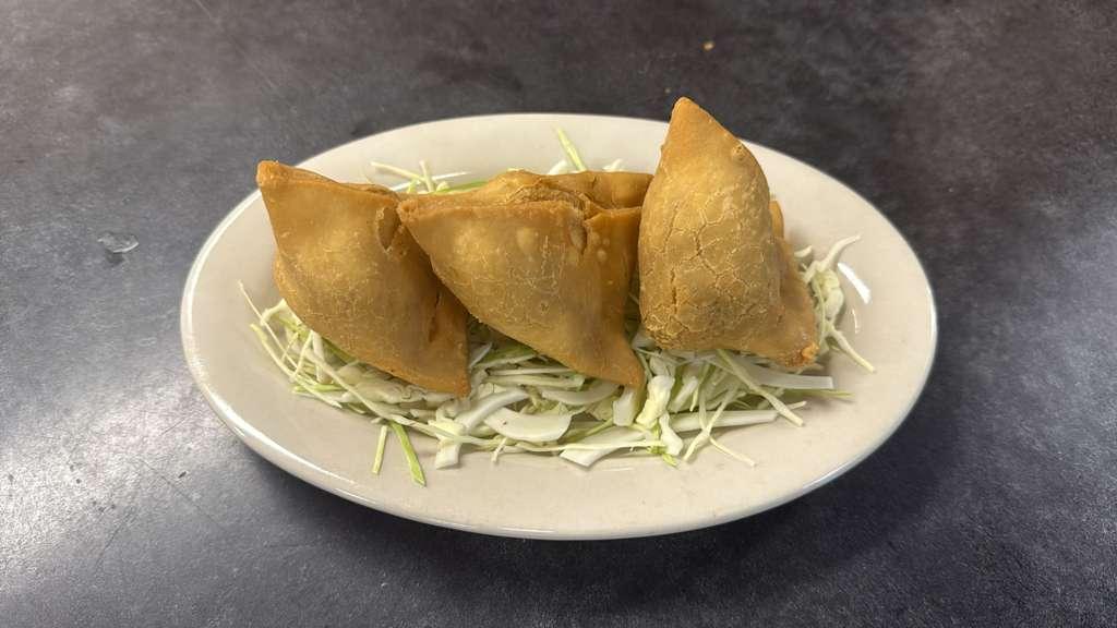 Vegetable Samosa 3 Pcs...