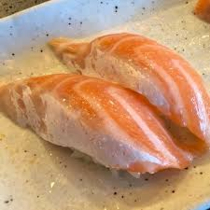 1 Pc Sushi Salmon Belly.
