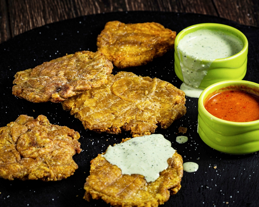 TOSTONES.