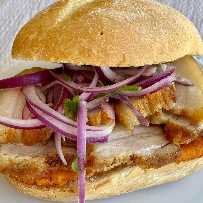 Pan con Chicharron.