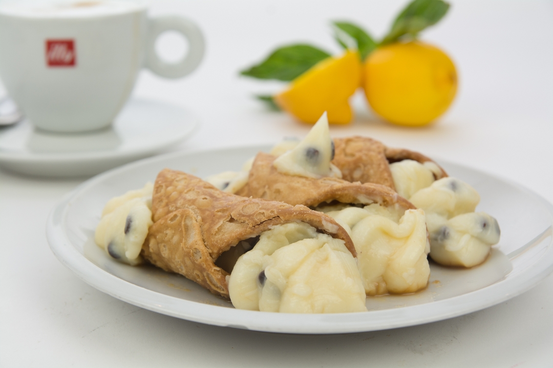 Cannoli.