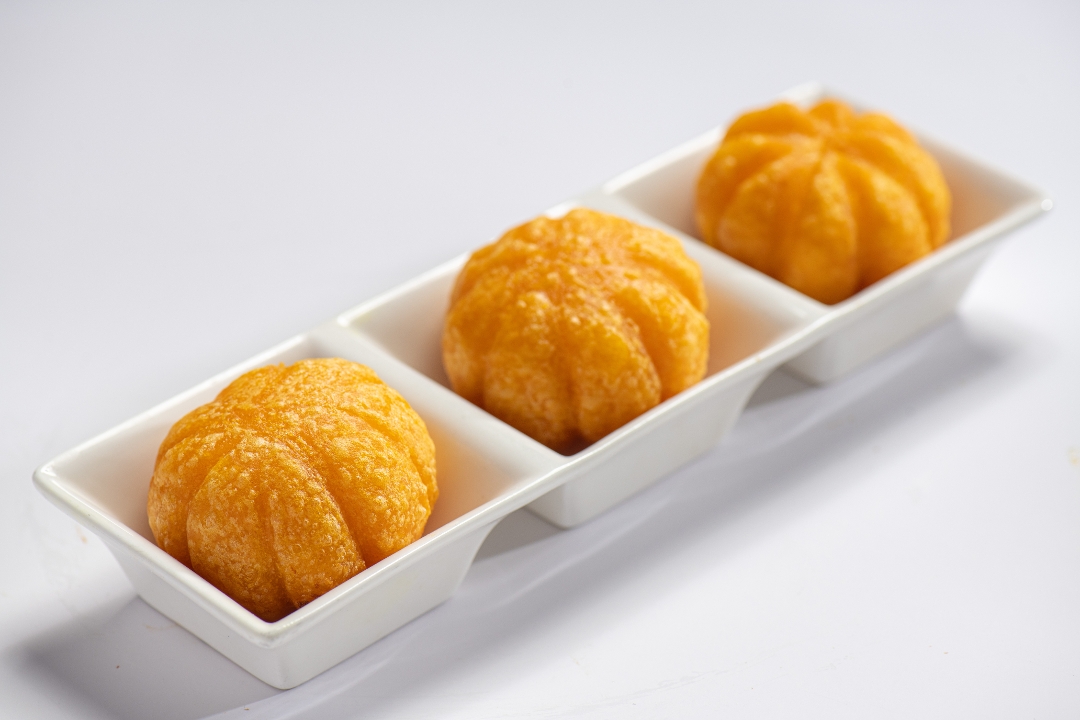 B-18 Fried Pumpkin Ball with Salted Egg Custard (3 PCs) 炸南瓜球.