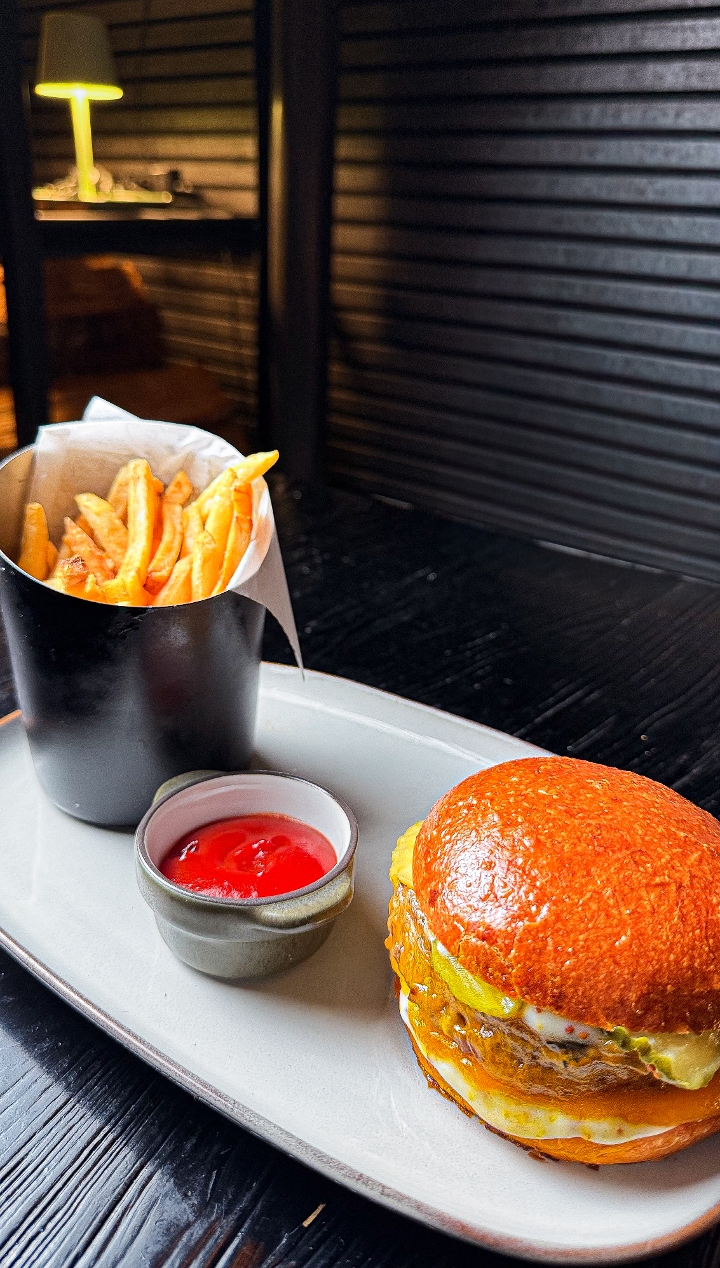 La Tremenda Wagyu Burger.