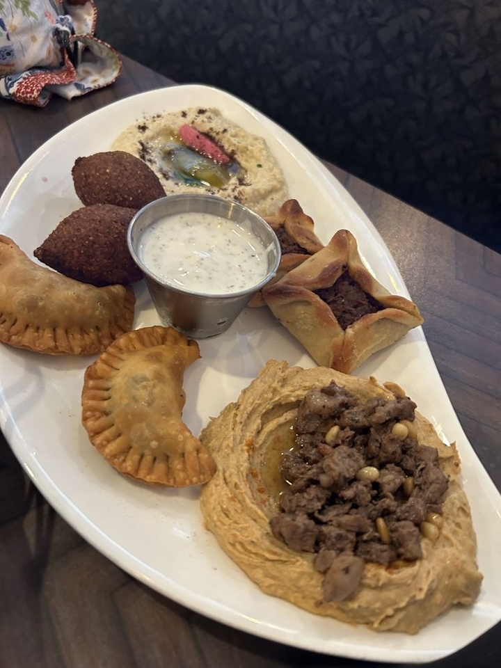 Layla's Platter with Meat.