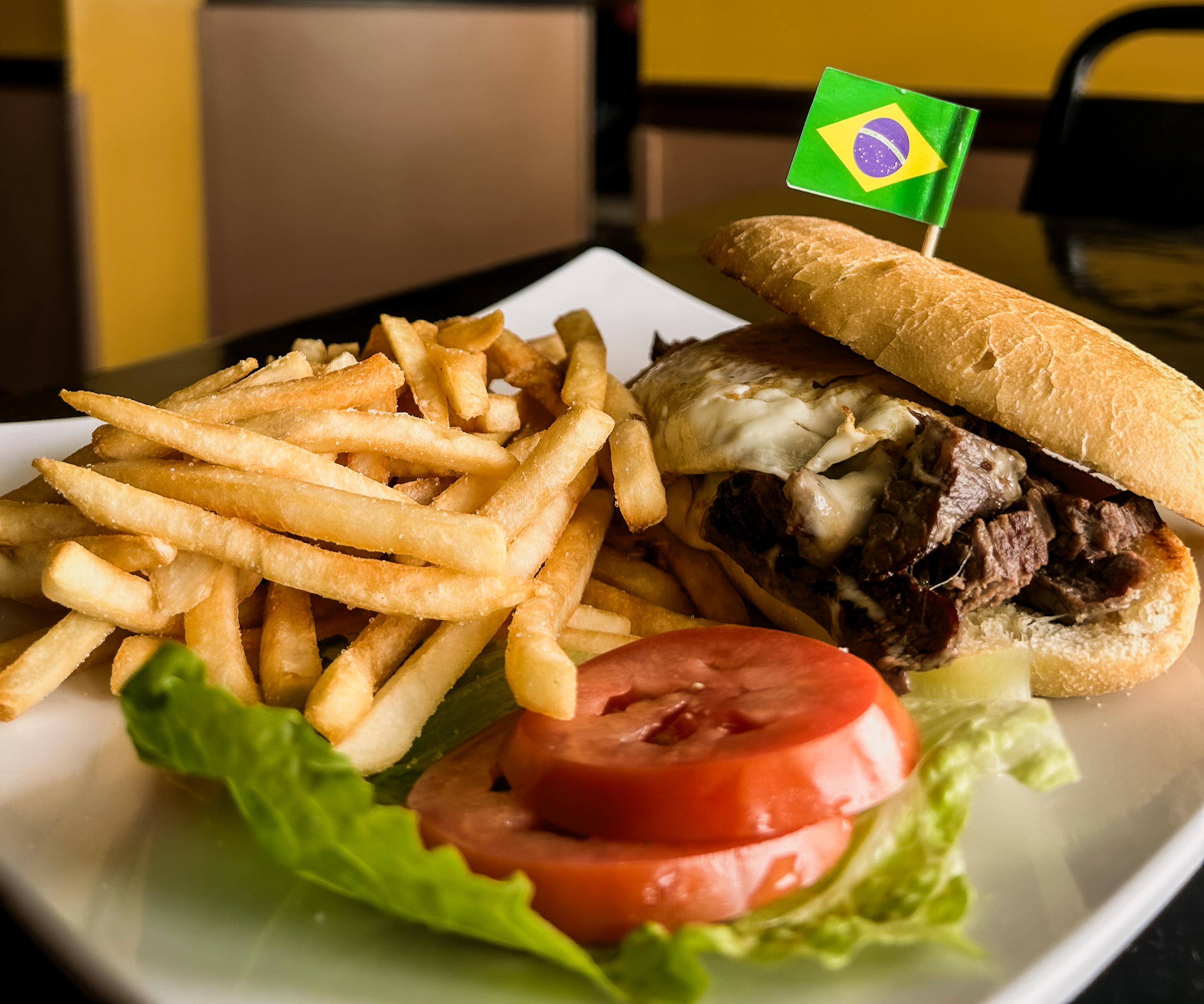 Prime Sirloin Steak Sandwich Sanduiche de Picanha.