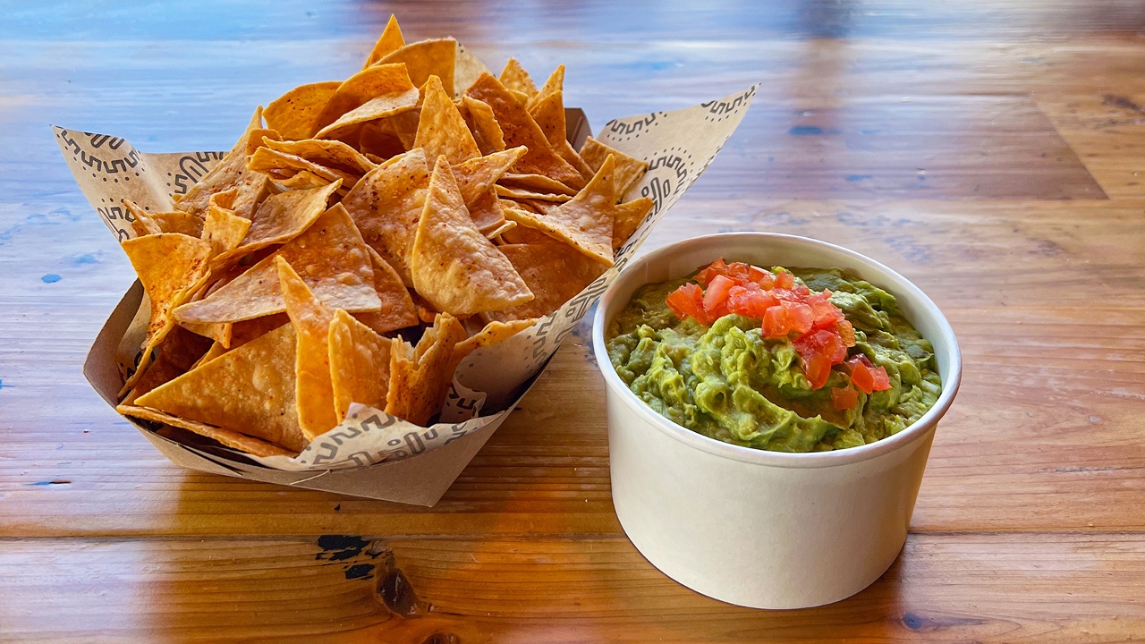 Large Guac & Housemade Chips (16 oz).