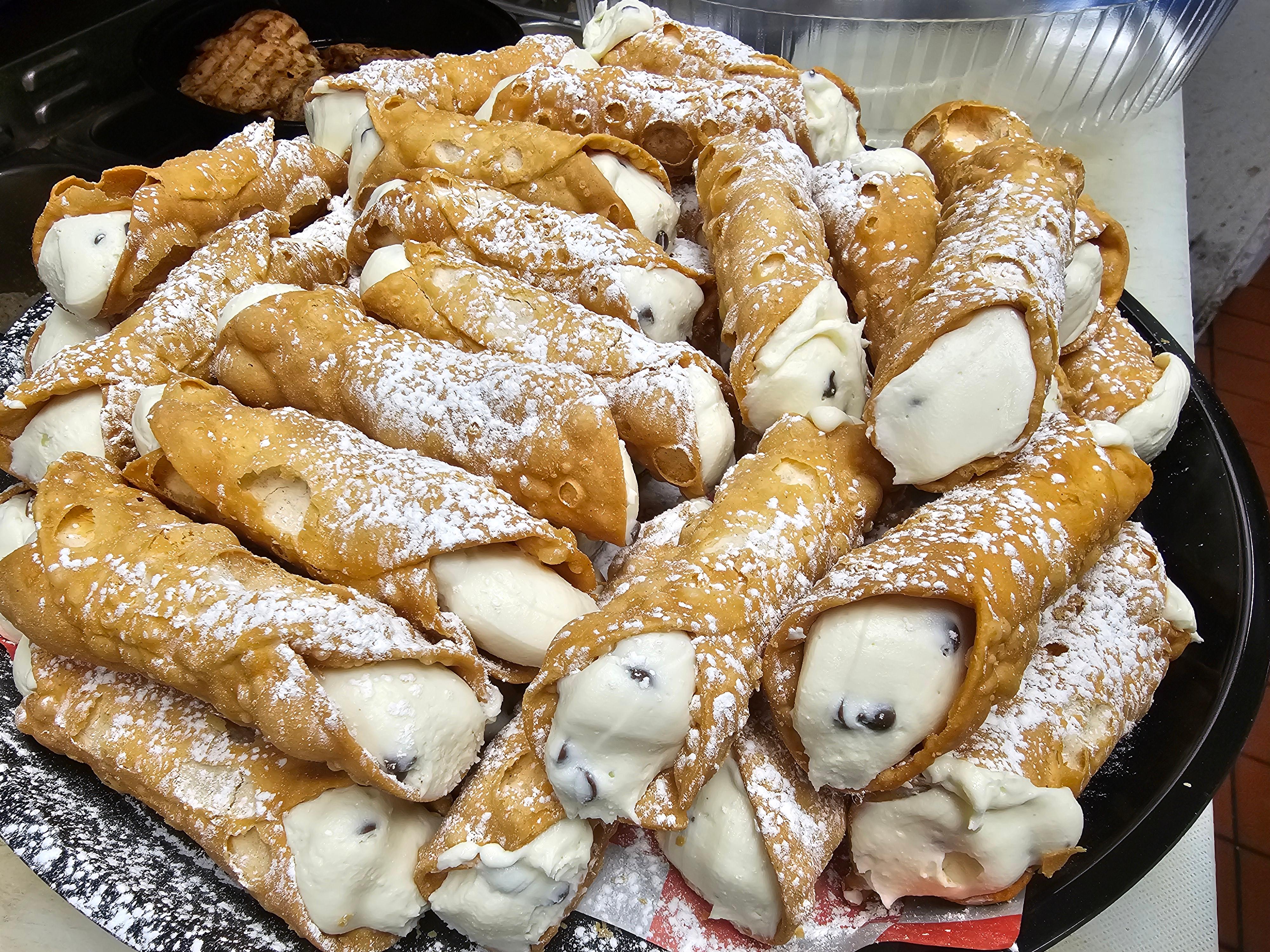 Cannoli Plater Catering Catering Small.
