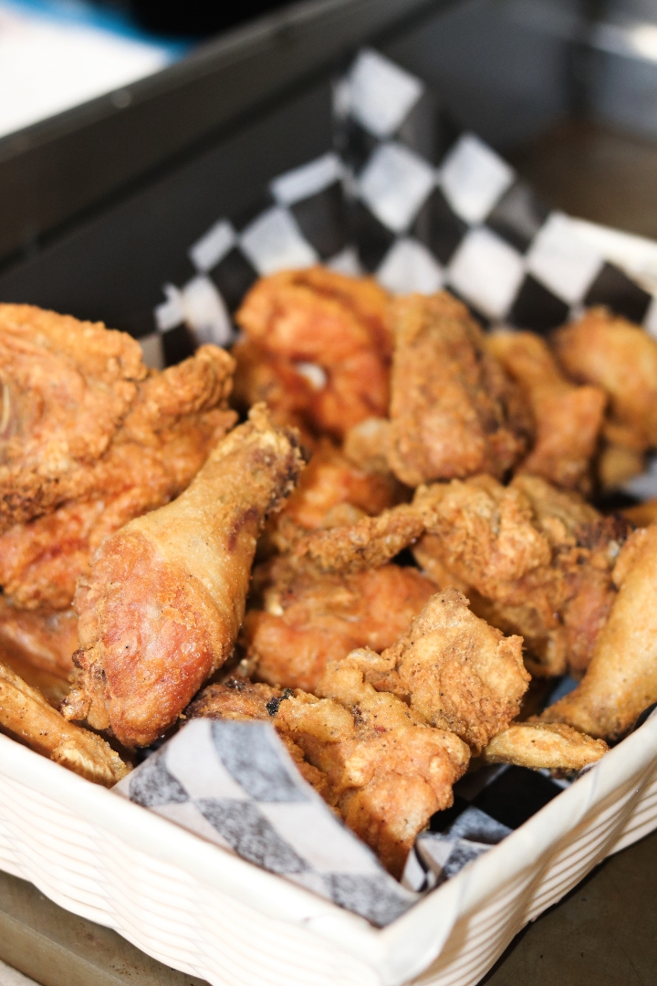 12 Pcs. Broaster Fried-Chicken +3 Sides +6 Sauces.