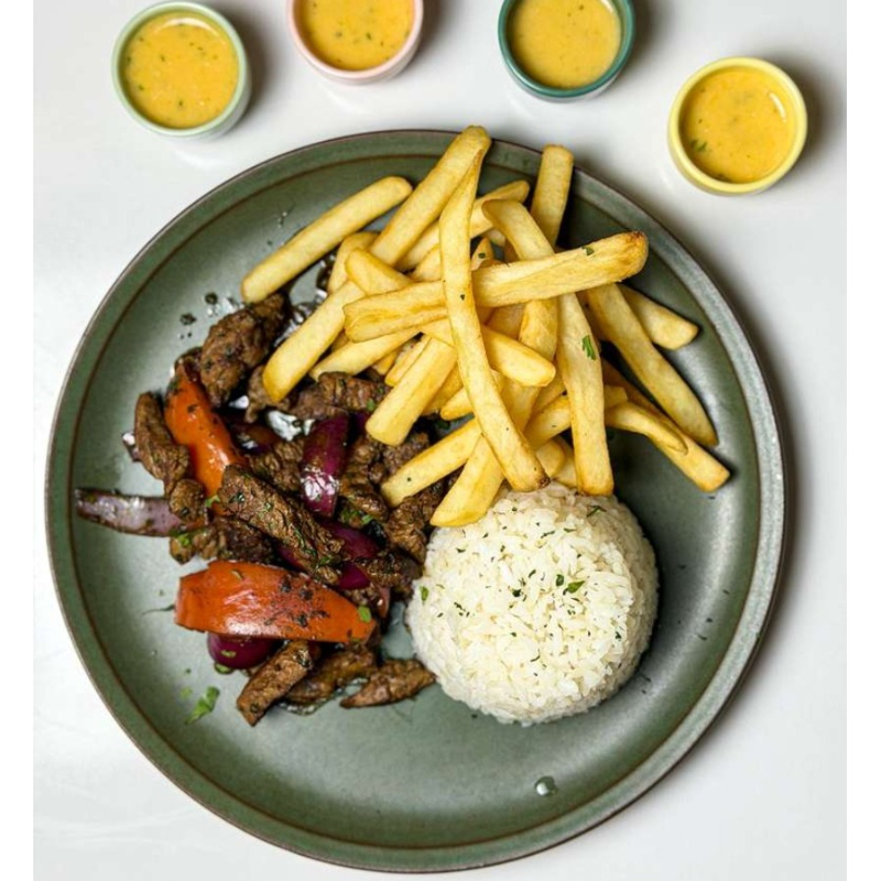Lomo Saltado.