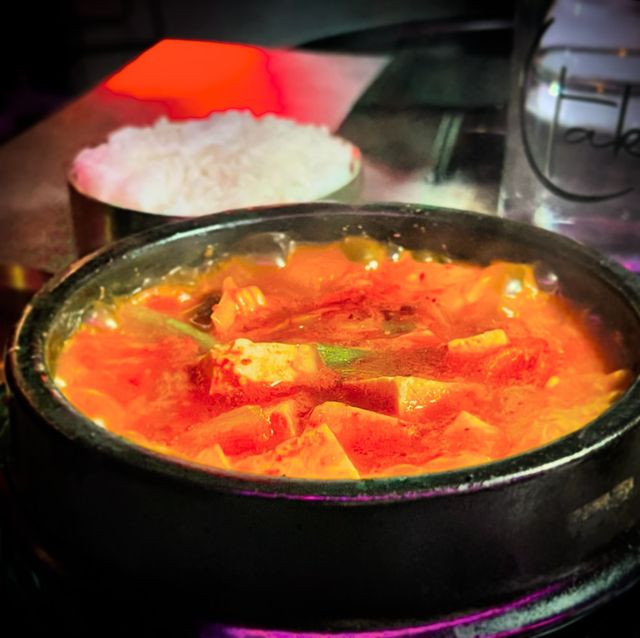 Jijig pot - Kimchi Jjigae Stew 김치찌개.