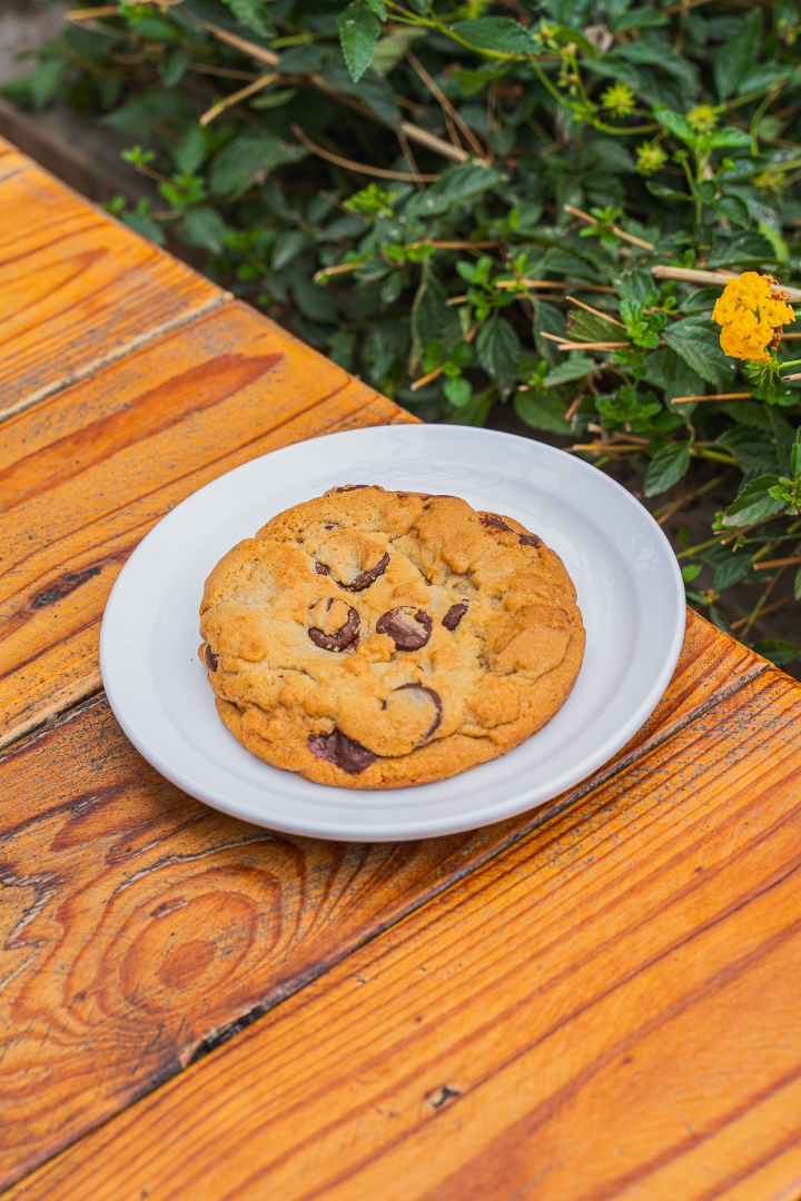 CHOCOLATE CHIP COOKIES.
