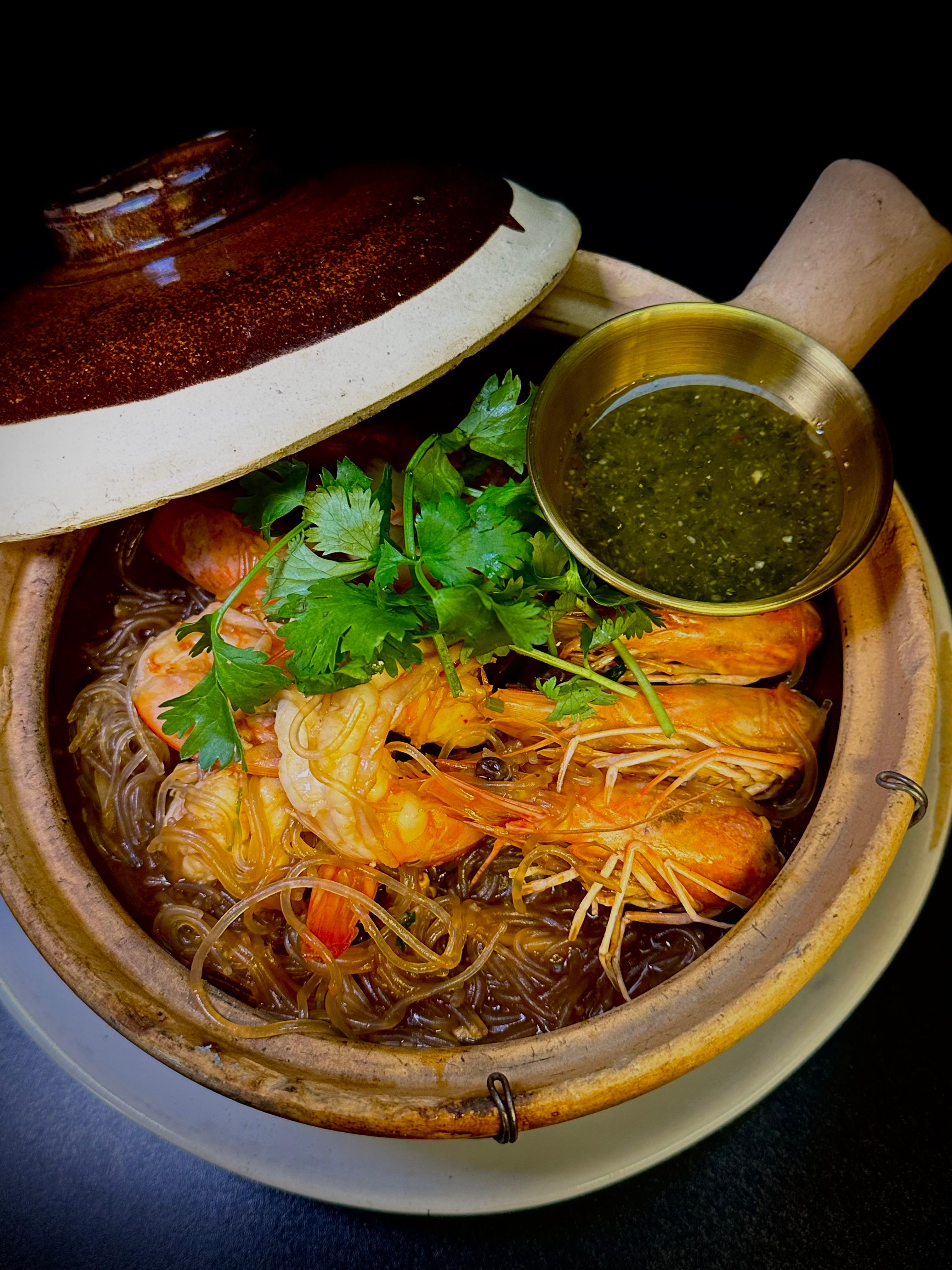 NOODLE CLAY POT.