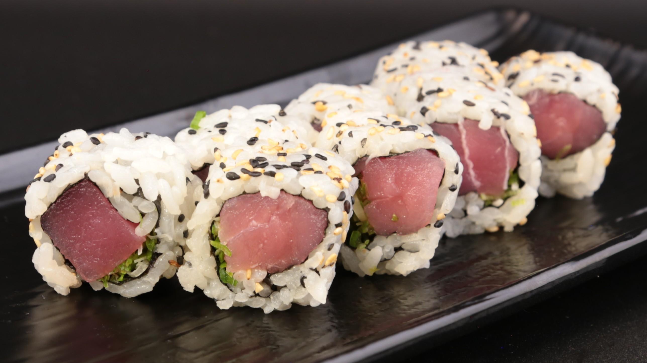 Tuna scallions Roll.