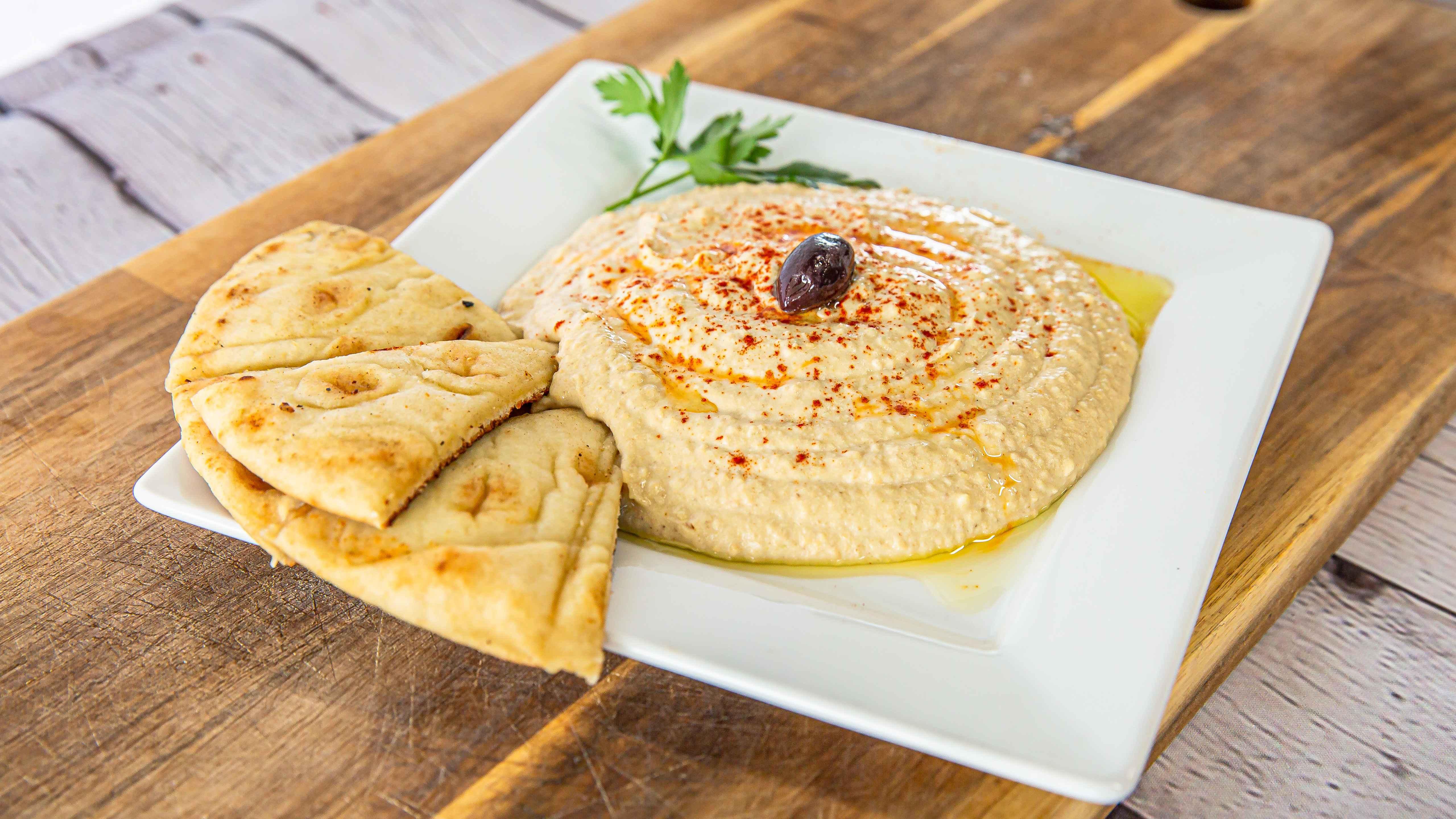STARTER HUMMUS + PITA.