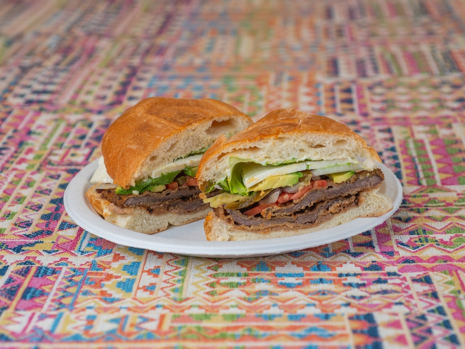 Torta de MILANESA DE RES (BREADED STEAK).