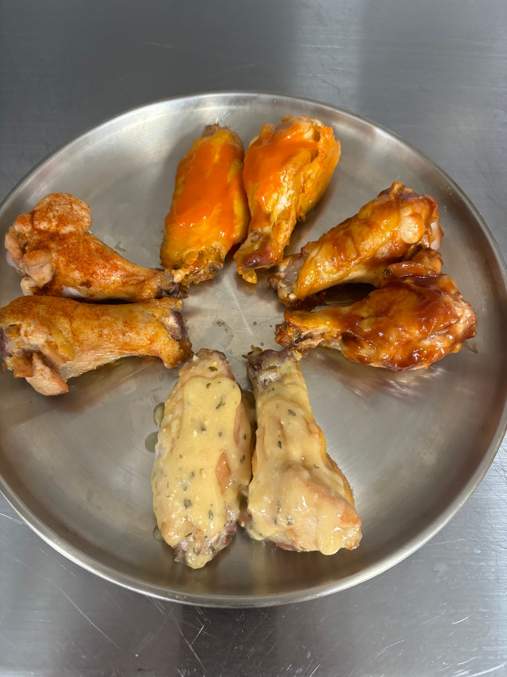 Traditional Wings 1 LB (about 6 wings).