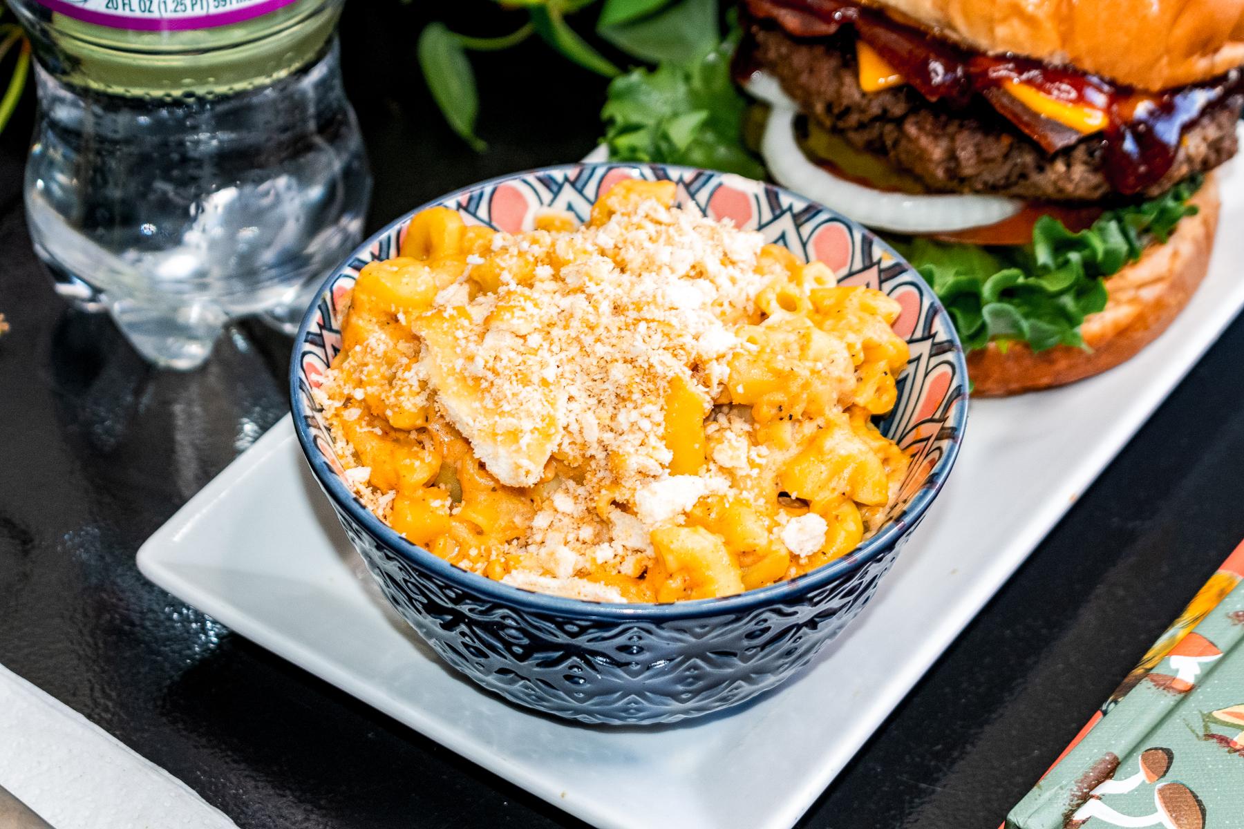 Side of Mac n Cheese.