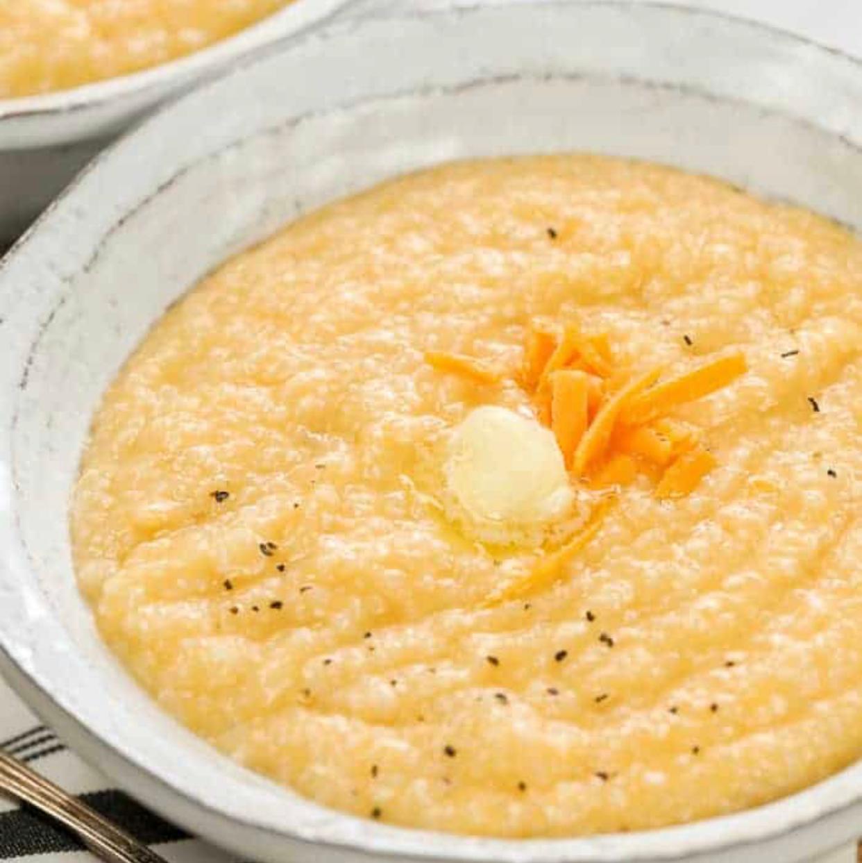 CHEEZY GRITS.