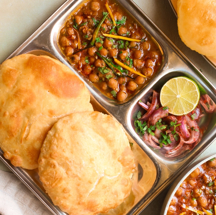 CHOLE BHATURA.