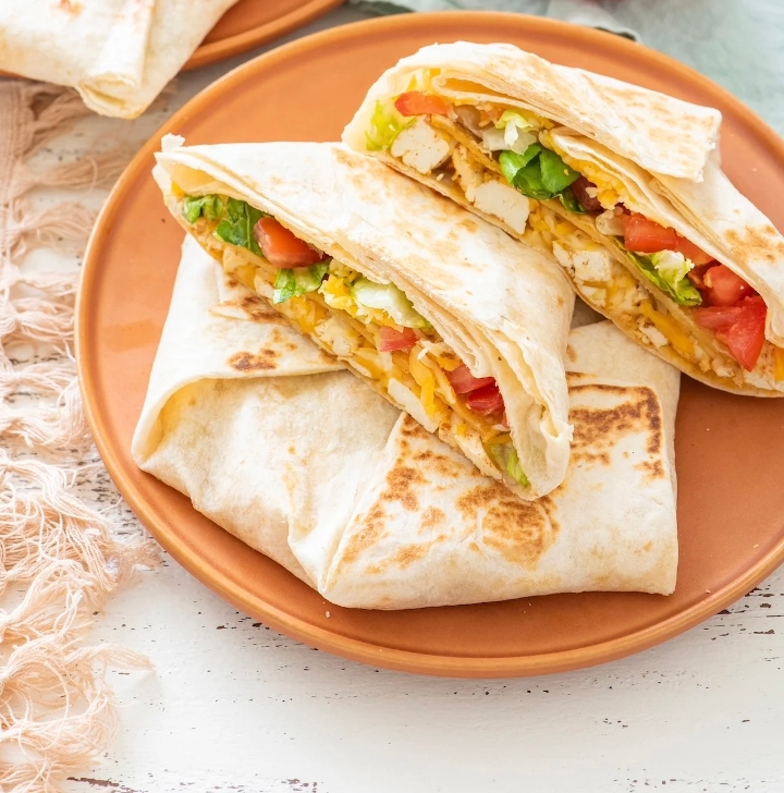 CHICKEN CRUNCHWRAP.