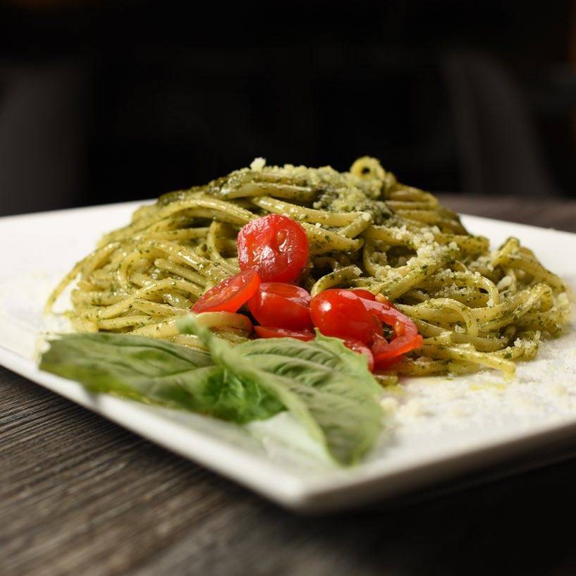 Vegan spaghetti al pesto.