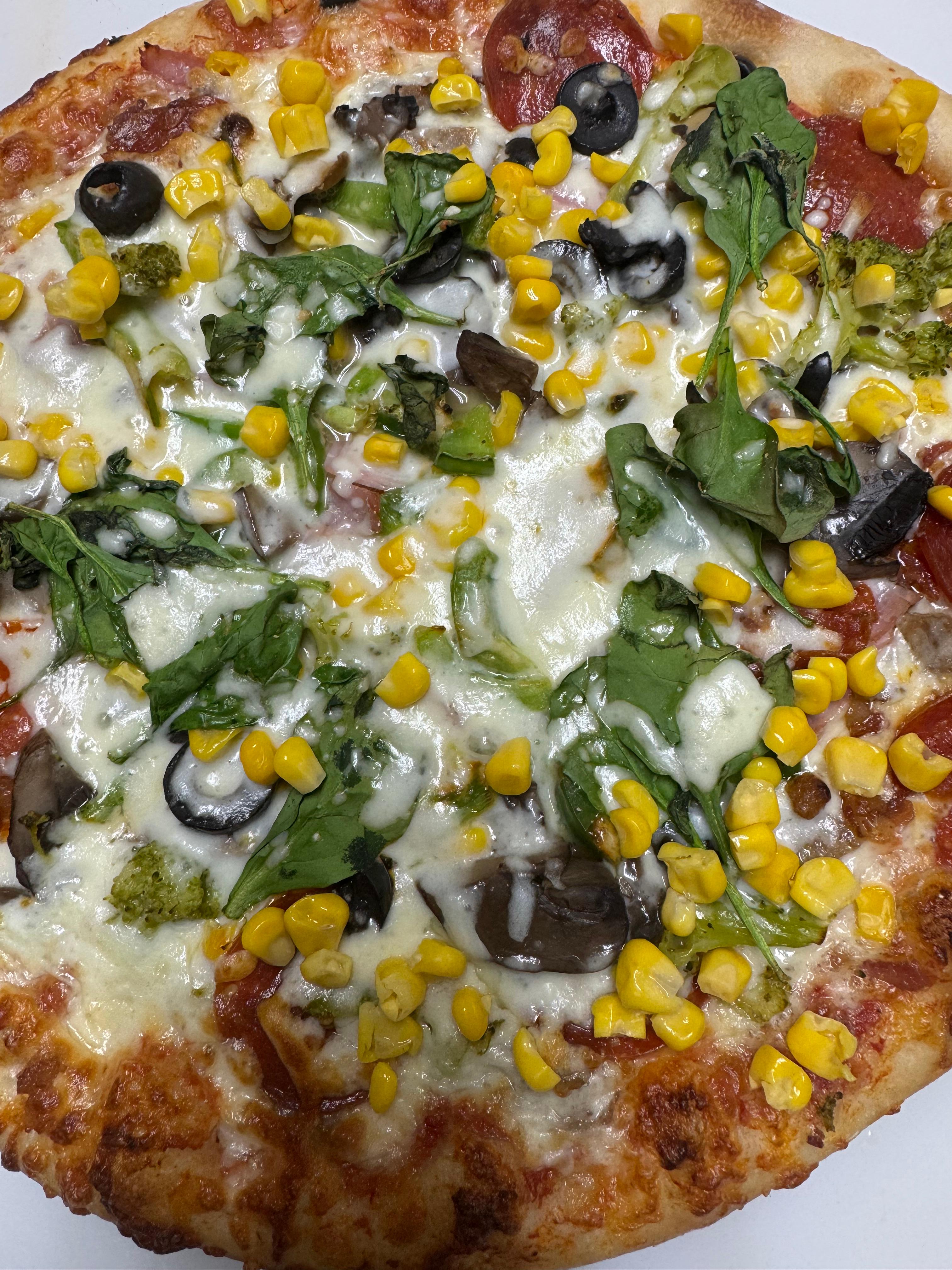 Supreme Carinis Pizza.