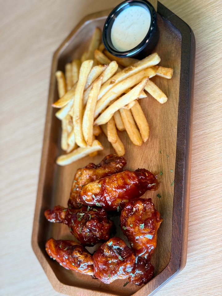 6 WINGS WITH FRENCH FRIES SPECIAL.