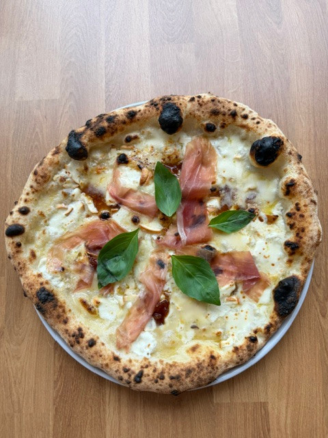 Fichissima Pizza.