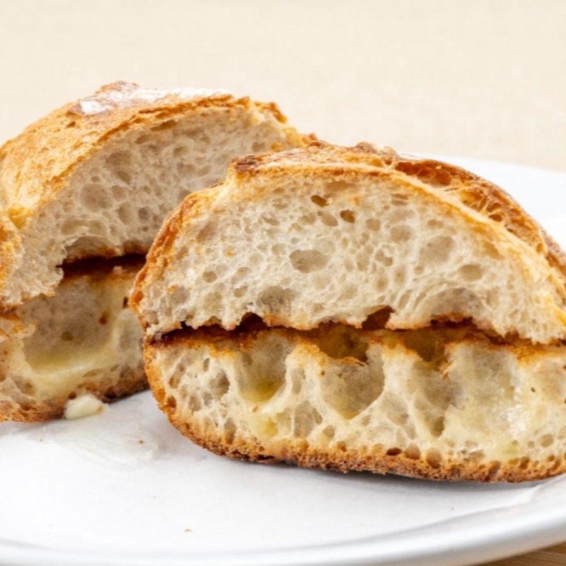 Toast with Butter | Pão torrado com Manteiga.