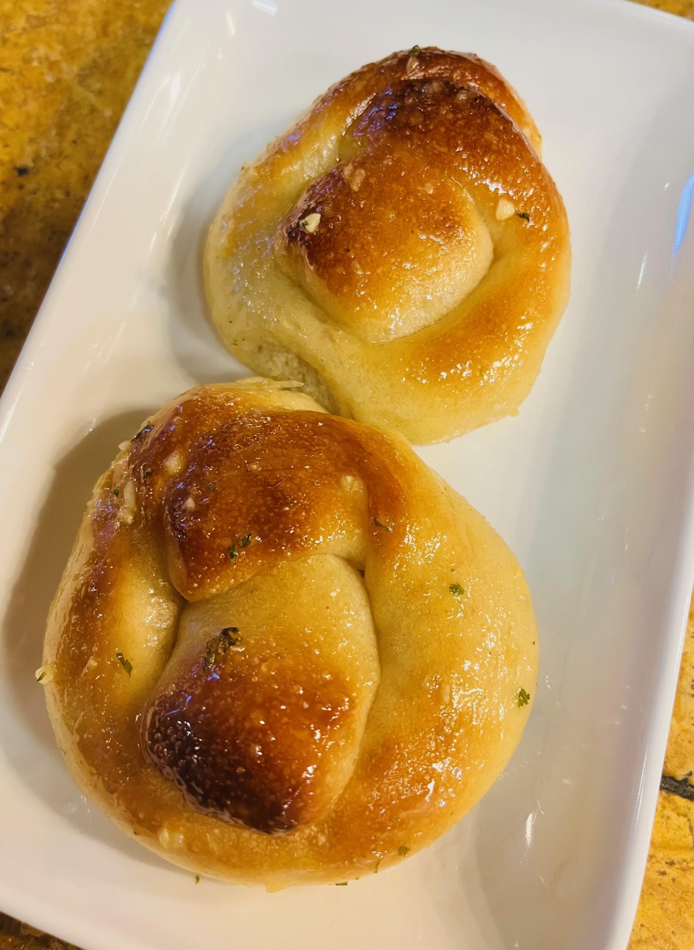 Garlic Knots (x2).